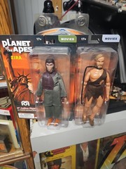 TOPPS MEGO EXCLUSIVE SET OF 2 PLANET OF THE APES ZIRA AND TAYLOR…….MIP !