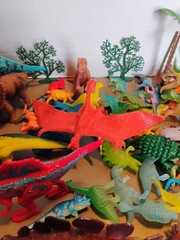 Lot of 100 Dinosaur Toys Mixed Rubber & Plastic Figures Unknown Brands