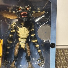 NECA Gremlins Ultimate Stripe 7″ Figure w/ Chainsaw & Skateboard NIB Halloween