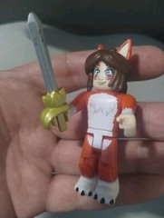 1FRB Roblox 3″ Figure, Celebrity Series 8 Neverland Lagoon: Wisp (NO CODE) *