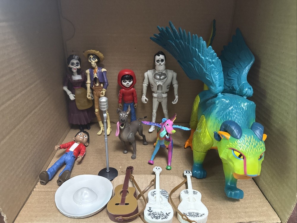 Coco Disney Pixar 6″ Inch 8 Figure Set Plus Accessories – Poseable