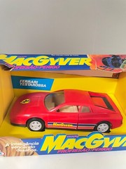 SUPER RARE MACGYVER Ferrari Testarossa GLASSLITE MISB 1993 1:18 scale