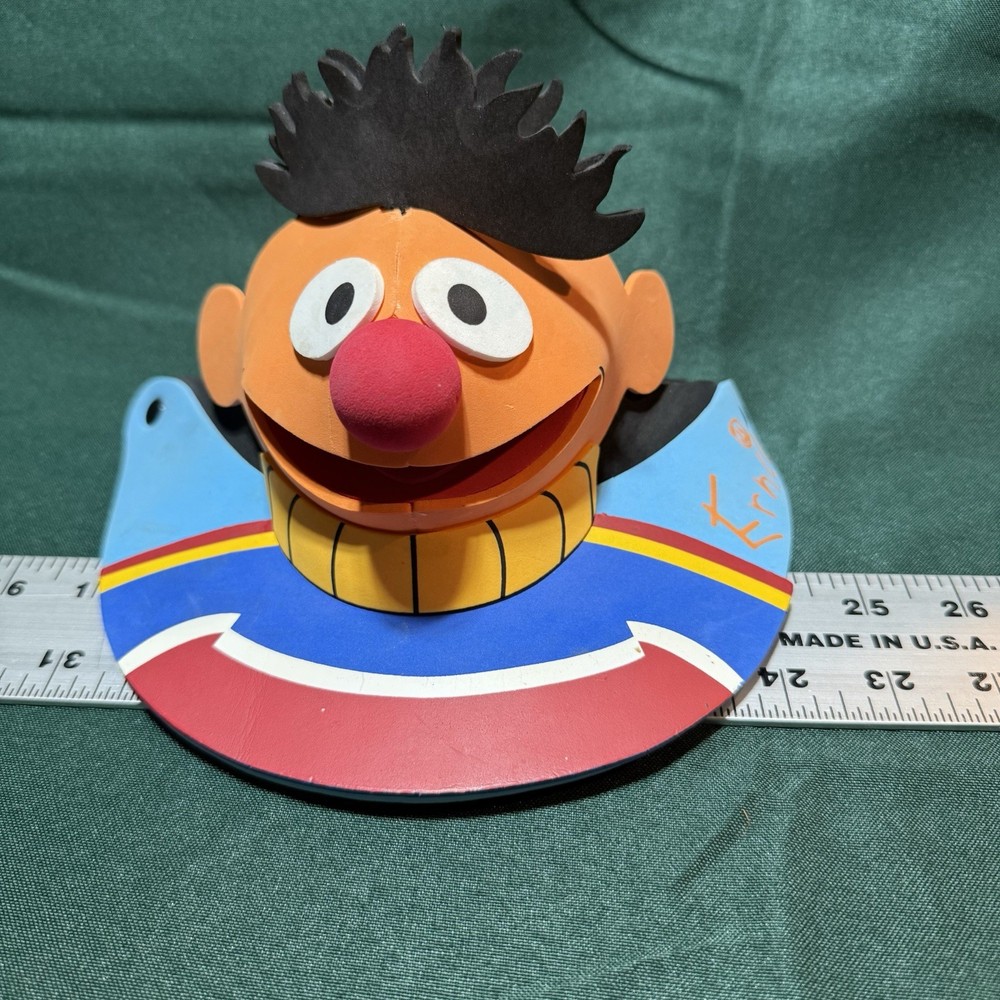 NEW WITH TAG 2004 SESAME STREET ERNIE FOAM VISOR