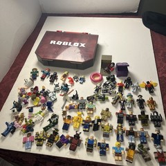 Huge! 50+ Roblox Action Figures & Accessories Collectors Carry Case – Mixed Lot