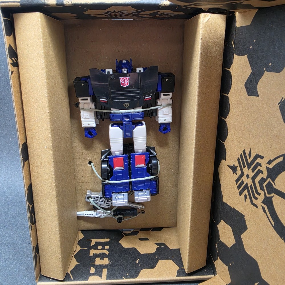 Takara Transformers War For Cybertron Trilogy Deep Cover WFC-GS23 Action Figure