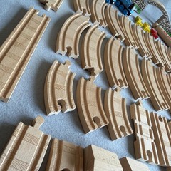 LOT of Vintage Thomas The Train Wooden Railway Tracks 69 Pieces Maron Bridge