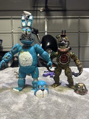 Five Nights at Freddy’s Bonnie & Freddy Fazbear Vinyl Figure Set Lot