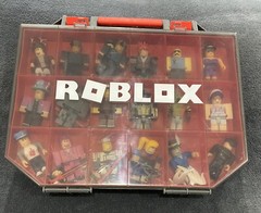 Roblox Carrying Case + 20 Figures (approx 2018)