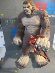 Bigfoot Sasquatch Giant 15.5 Inch Vinyl Yeti Figure 2015 Toys R Us Maidenhead.