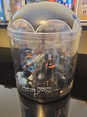 Dark Horse Deluxe Umbrella Academy Super Talented Family Figure Set New!👀