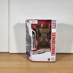 Transformers WFC Trilogy Netflix Decepticon Sparkless Bot (Barricade) Deluxe