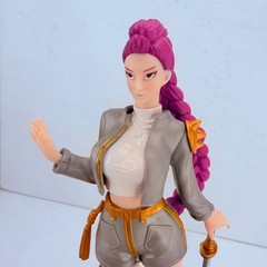Kpop Demon Hunters Anime 7″ Figure Gray Suit Statues Toy Decor Doll – Rumi