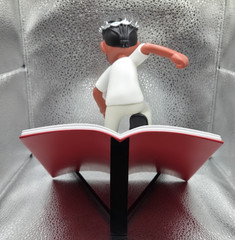 THE CANVAS DON – KENDRICK LAMAR – “THE CROWN” – RARE VINYL FIGURE – PLEASE READ!
