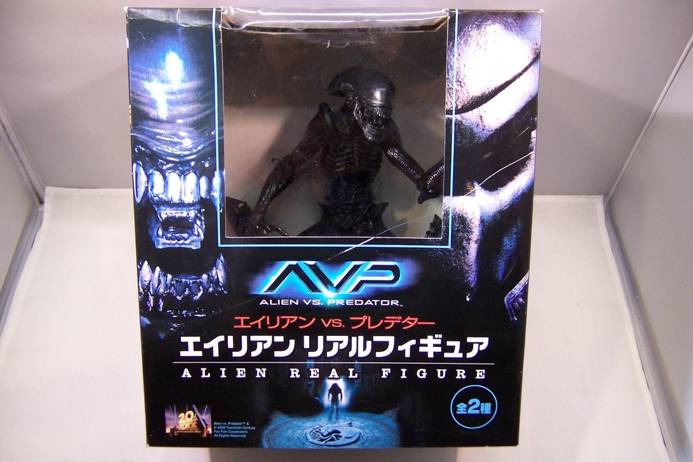 ALIEN VS PREDATOR: BLACK ALIEN XENOMORPH WARRIOR 9 inch DELUXE ACTION FIGURE NEW