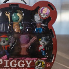 Roblox Piggy Mega Pack Series 2 W/ 10 Mini Figures Carry Case 3 Mystery New NIP