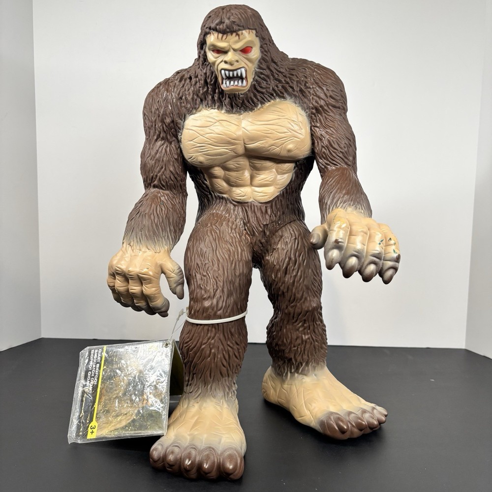 Animal Planet Giant Bigfoot Sasquatch Figure 15 in. Toys R Us With Original Tag
