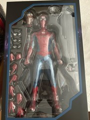 Hot Toys Spider-Man MMS679 (New Red & Blue Suit) No Way Home SEALED 1/6 Figure