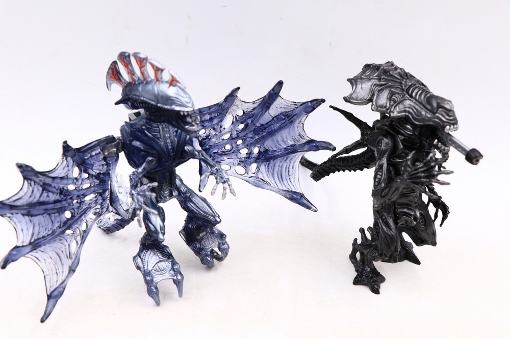 1992 Kenner Aliens Winged Alien Queen & Alien Queen Action Figures Lot Of 2