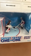 NEW NHL Starting Lineup Action Figure Freeze Frame Wayne Gretzky & Dominik Hasek