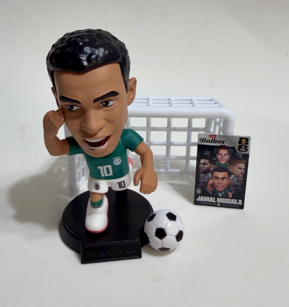 ZURU Ballers FIFA Jamal Musiala Figure w/ Player Card & Soccer Ball – Germany