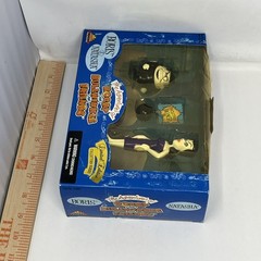 1998 Exclusive Premiere Rocky & Bullwinkle Boris Natasha Action Figures Box DMG