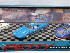 The Petty Racing Family 3 Car Set 19021 HOT WHEELS Collectibles Mattel NEW #2