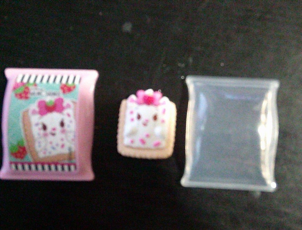 NEW Disney Munchlings mini figure STRAWBERRY POP TART MARIE THE CAT