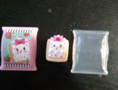 NEW Disney Munchlings mini figure STRAWBERRY POP TART MARIE THE CAT