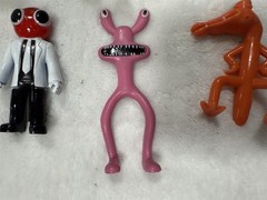 LOT OF 8 RAINBOW FRIENDS FIGURES ROBLOX 8 DIFFERENT CHARACTERS