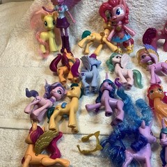 Various My Little Pony Toy Figure LOT Vintage & New Generation Over 25 Pony Lot