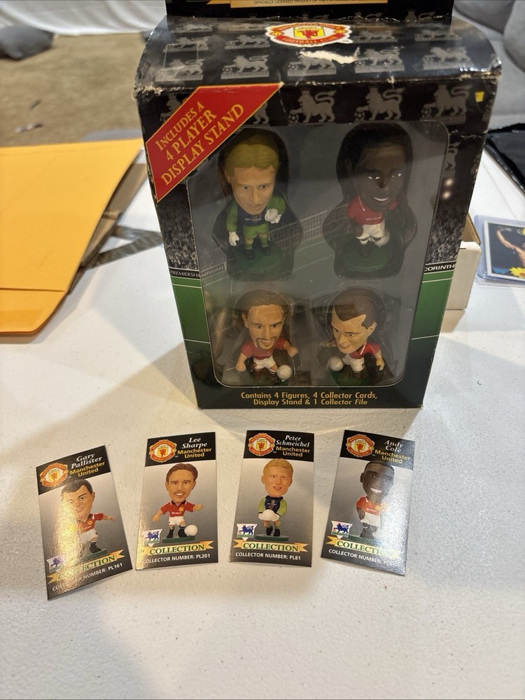 Corinthian Collection Manchester United 1995 (4) Figure Set With Cards