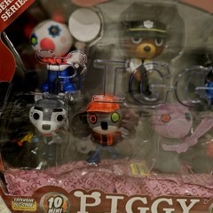 Roblox Piggy Mega Pack Series 2 10 Mini Figures Carry Case 3 Mystery EXC DLC!!