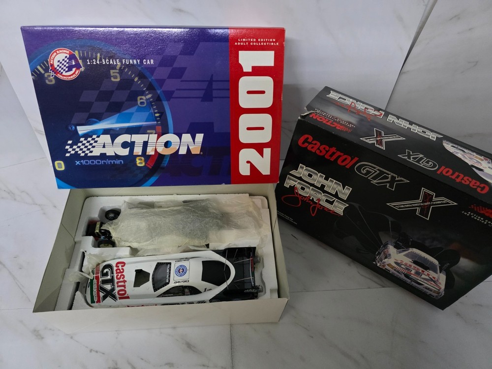 John Force Castrol 2001 Mustang Funny Car 1:24 NHRA Action Racing /11172