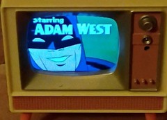 Tiny TV Classics Working TV Batman 1966 Scenes – WORKS No Remote