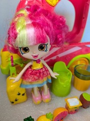 Shopkins Smoothie Truck with Figures and Shoppie Donatina World Vacation Doll
