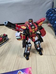 Metal Cardbot S: Blastrain – The Majestic 3-Stage Express Transforming Titan Kor