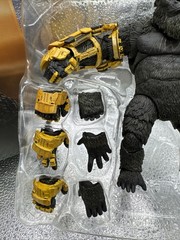 Hiya Toys Godzilla x Kong: The New Empire Kong B.E.A.S.T. Glove Action Figure