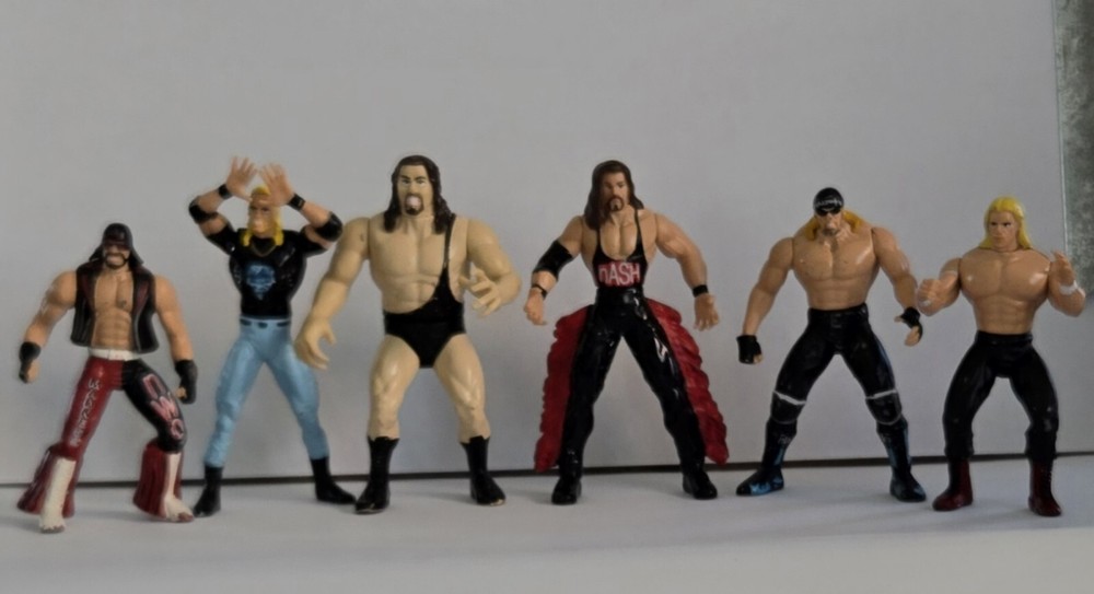Vintage 1998 Toy Biz WCW Die Cast Metal/Plastic Wrestling Figures Lot Of 7 WWE