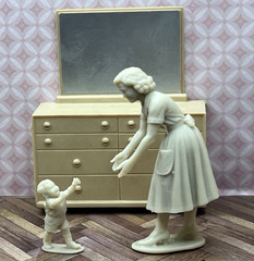 1:24 1950 Dollhouse Mom and Toddler Baby Child Inspired by Marx