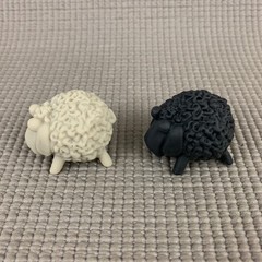 HOW TO TRAIN YOUR DRAGON Sheep 2013 DreamWorks Animation 1.5″ Figures Lot of 2