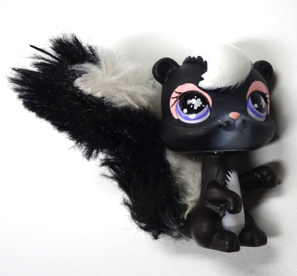 Vintage Hasbro Littlest Pet shop #641 Skunk w/Fluffy Tail-Bobble head*Used