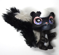 Vintage Hasbro Littlest Pet shop #641 Skunk w/Fluffy Tail-Bobble head*Used
