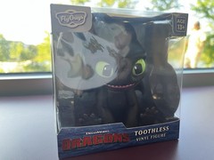 Brand new *HTTYD Toothless Mini Backpack/CultureFly Sitting Toothless Figurine