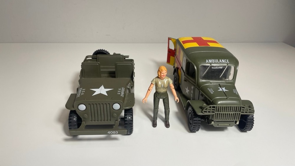 Vintage M.A.S.H Mash Medical Unit Ambulance & Jeep w Hot Lips Figure 1981