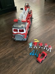 Paw Patrol Ultimate Fire Truck Ultimate Rescue 5 Figures Car And Water Canons
