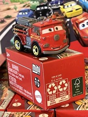 LOT 36 PIXAR RED FIRE TRUCK CARS MINI RACERS #01 SERIES 1 CASE RACE & RESCUE