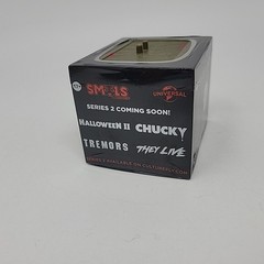Smols Horror Classics Series 2 Figure & Crate Stand – Bloody Michael Myers