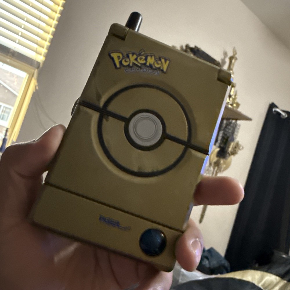 Pokemon Pokedex Deluxe Gold Edition 2001 Rare Vintage Collectable