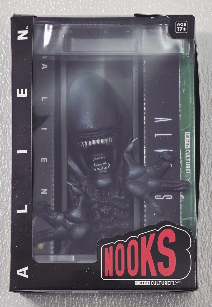 CULTUREFLY CULTURE FLY BOOKS ALIEN ALIENS VINYL BOOK NOOK XENOMORPH FIGURE NEW