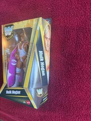 WWE Elite Legends 21 Hulk Hogan new in box defender case
